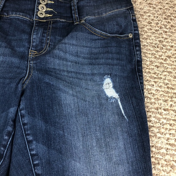 SOLD ❗️Torrid Distressed Jegging Capris Size 14 - Picture 4 of 8